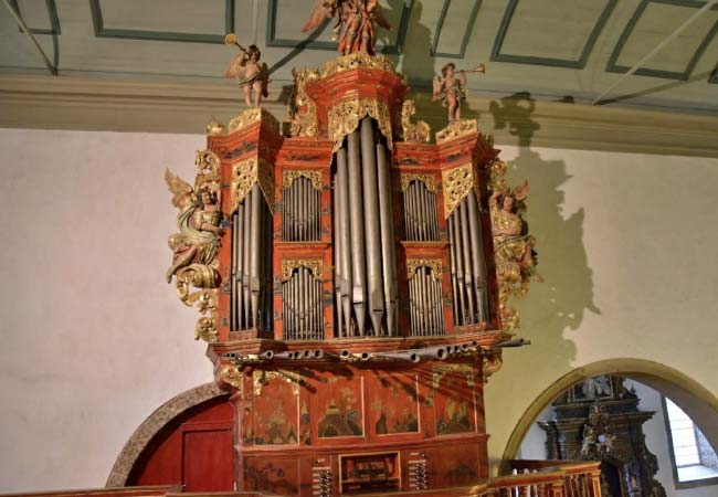 Orgue rouge à motifs chinois de la cathédrale de Faro