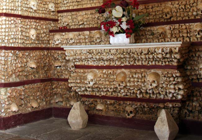 Faro bone chapel Capela dos Ossos