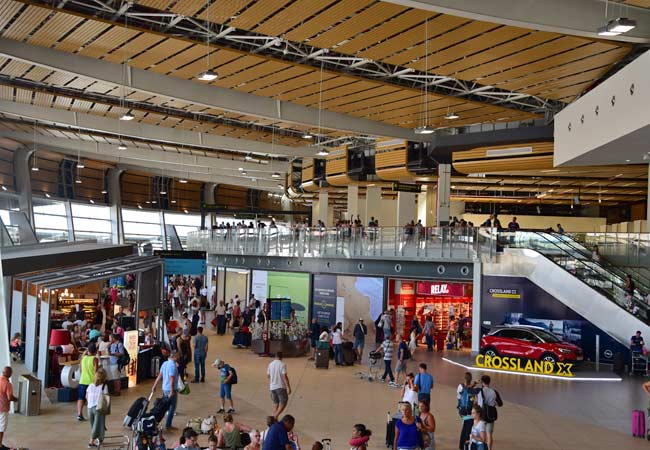 Faro airport busy in the summer