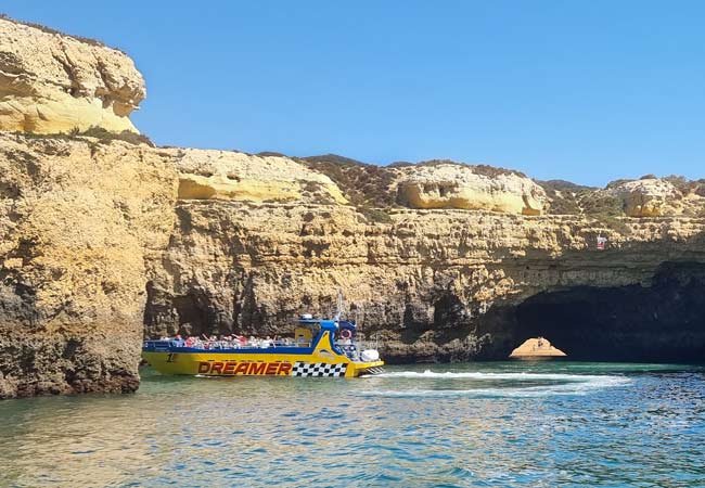 Gruta do Capitão Dreamer speed boat