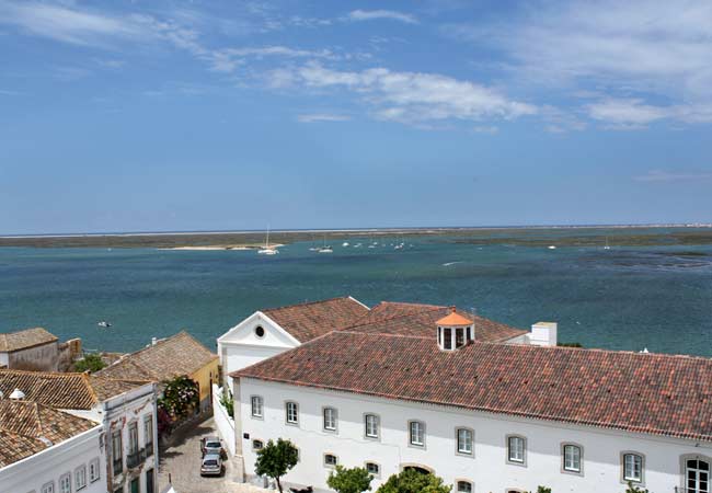 Parque Natural da Ria Formosa do alto da Catedral de Faro 