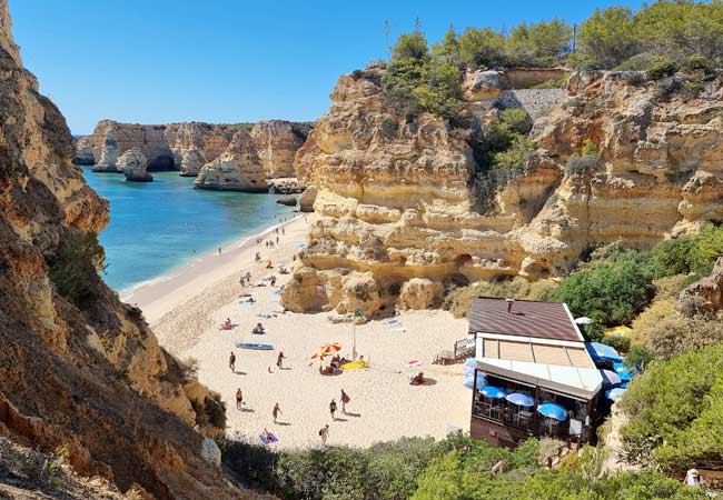 Praia da Marinha playa