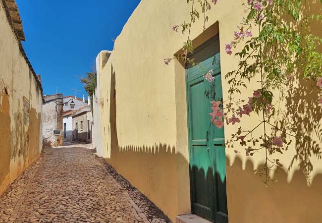 Las calles secundarias empedradas de Silves