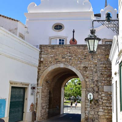 Arco da Vila moorish gate