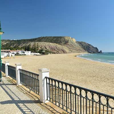 Die Strandpromenade in Praia da Luz