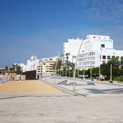 Quarteira promenade 