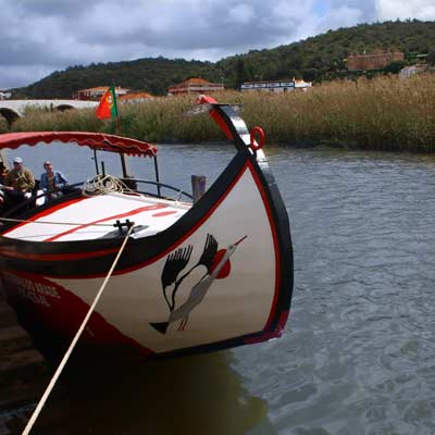 Eines der Ausflugsboote, die nach Silves fahren 